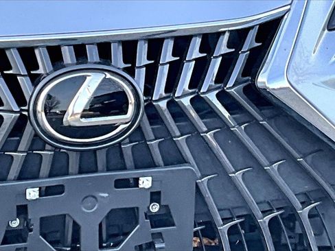 Used 2023 Lexus ES 350 image 11