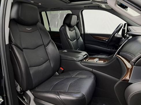 Used 2020 Cadillac Escalade ESV Luxury AWD/4WD image 34