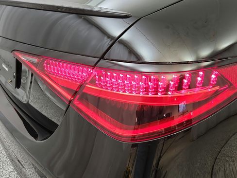 Used 2022 Mercedes-Benz S 500 4MATIC w/ AMG Line Package image 33