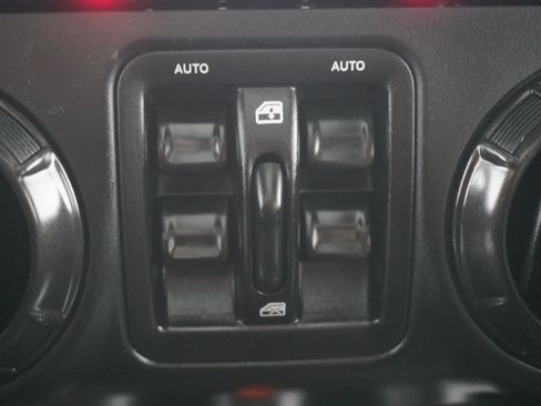 Used 2017 Jeep Wrangler Unlimited Rubicon image 16