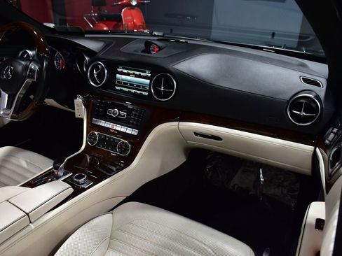 Used 2015 Mercedes-Benz SL 400 image 24