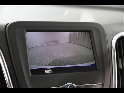 Used 2020 Chevrolet Equinox LS image 12