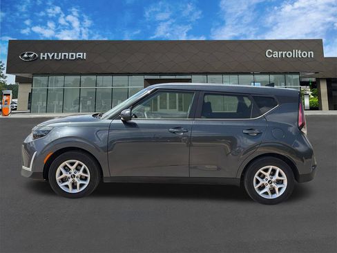 Used 2025 Kia Soul LX w/ LX Technology Package FWD image 8