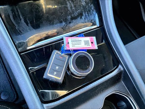 Used 2023 Jeep Grand Cherokee L Laredo image 30