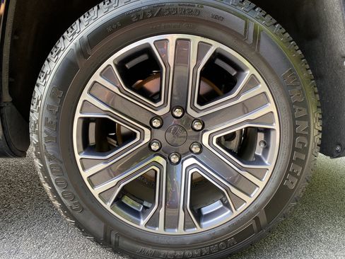Used 2024 Jeep Wagoneer Series II w/ Flexible Seating Group RWD image 40