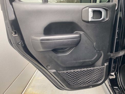 Used 2021 Jeep Wrangler Unlimited Rubicon image 12