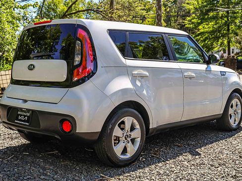 Certified 2017 Kia Soul FWD image 6