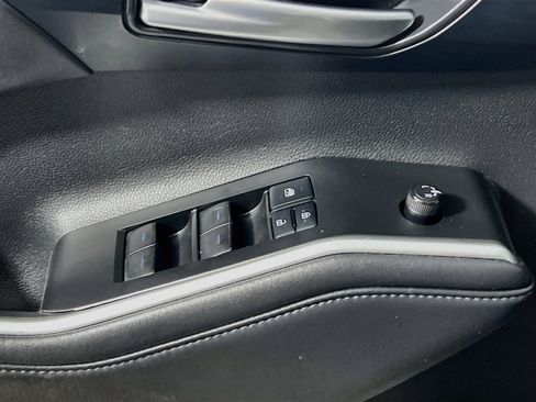 Used 2021 Toyota Highlander XLE FWD image 17
