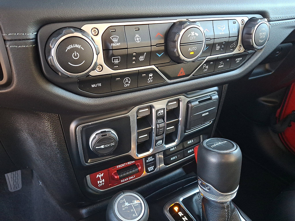 Used 2025 Jeep Gladiator Rubicon AWD/4WD image 16
