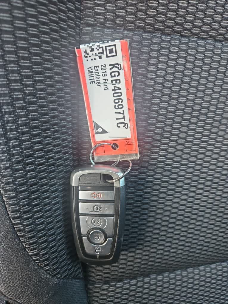 Used 2019 Ford Explorer XLT w/ Equipment Group 201A AWD/4WD image 21