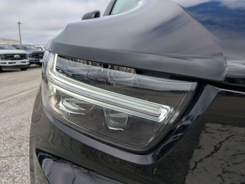 Used 2020 Volvo XC40 T4 Momentum w/ Protection Package Premier image 10