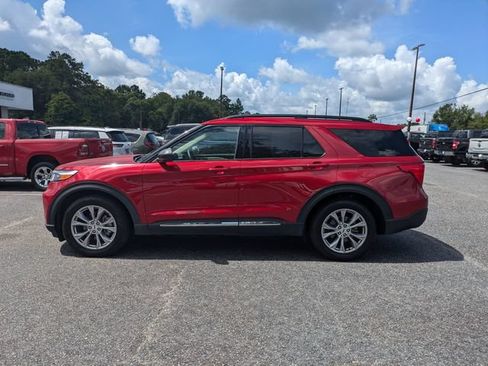 Used 2023 Ford Explorer XLT w/ Equipment Group 202A RWD image 8