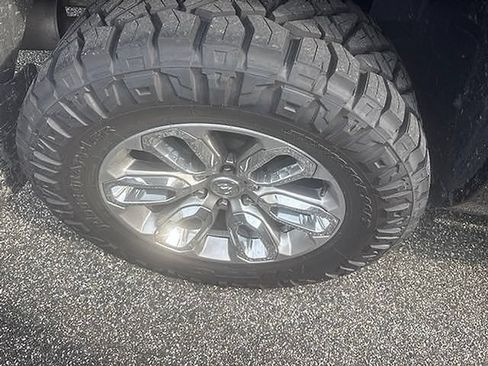 Used 2023 RAM 1500 Laramie AWD/4WD image 11