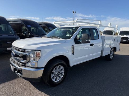 Used 2020 Ford F250 XL w/ STX Appearance Package RWD image 3