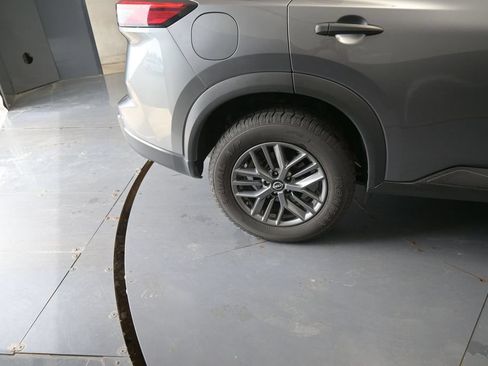 Used 2024 Nissan Rogue S FWD image 18