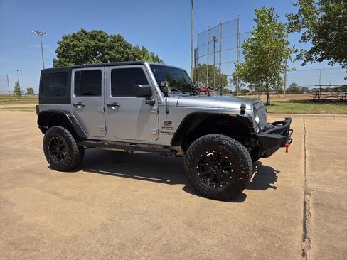Used 2015 Jeep Wrangler Unlimited Sport w/ Connectivity Group AWD/4WD image 25