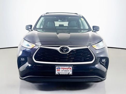 Certified 2024 Toyota Highlander XLE AWD/4WD image 11