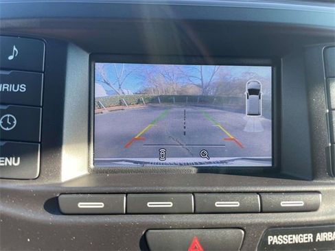 Used 2016 Ford Explorer XLT image 19