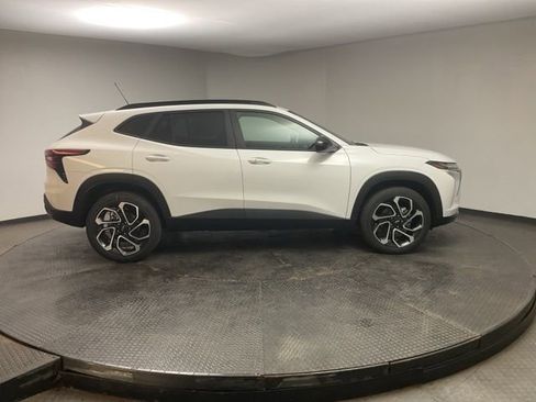 New 2026 Chevrolet Trax RS w/ Driver Confidence Package image 8