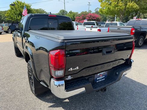 Used 2020 Toyota Tacoma SR5 AWD/4WD image 3