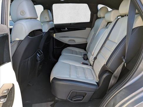 Used 2017 Kia Sorento SX FWD image 19