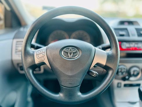 Used 2013 Toyota Corolla LE FWD image 13