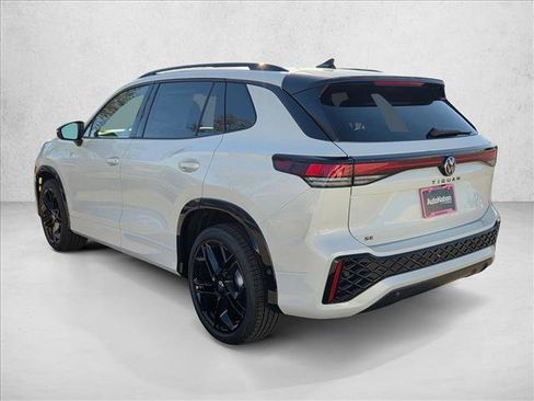 New 2026 Volkswagen Tiguan SE R-Line image 9