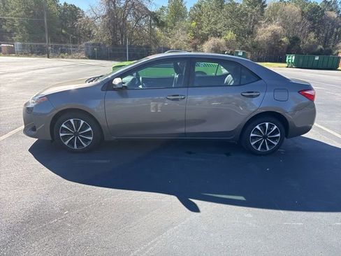 Used 2019 Toyota Corolla LE image 2