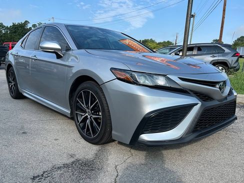 Used 2022 Toyota Camry SE FWD image 2
