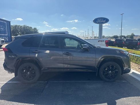 Used 2022 Toyota RAV4 SE AWD/4WD image 4
