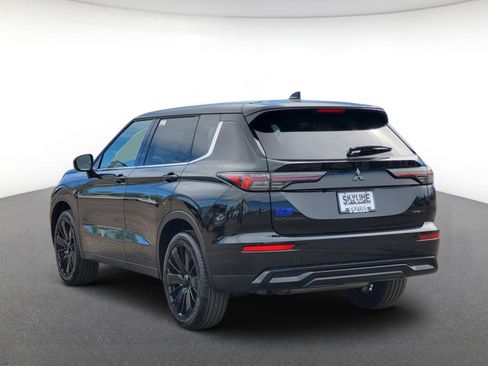 New 2026 Mitsubishi Outlander LE AWD/4WD image 3