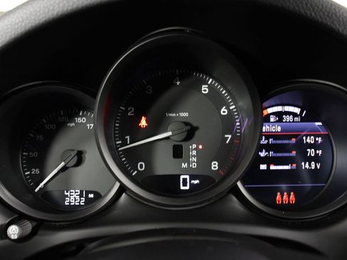 Certified 2025 Porsche Macan image 16