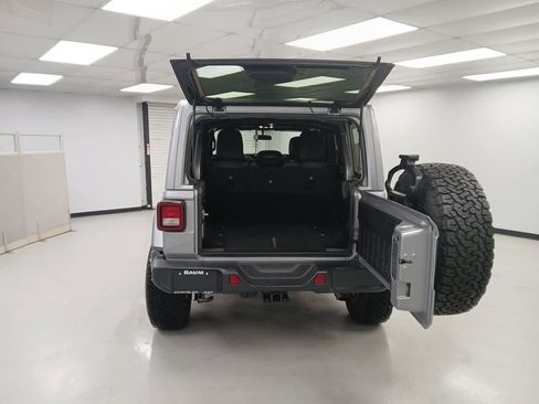 Used 2020 Jeep Wrangler Unlimited Sahara image 7