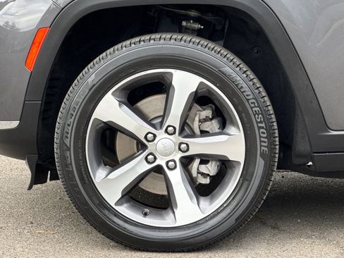 Used 2023 Jeep Grand Cherokee L Limited w/ Rear Seat Video Group I image 26