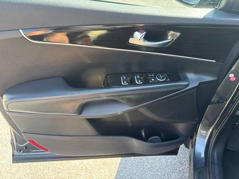 Used 2020 Kia Sorento FWD V6 image 16