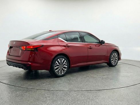 Used 2025 Nissan Altima 2.5 SV image 7