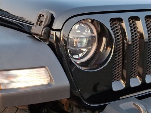 Used 2022 Jeep Wrangler Unlimited Sport AWD/4WD image 7