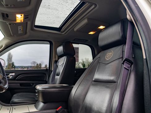 Used 2014 Cadillac Escalade Platinum image 11