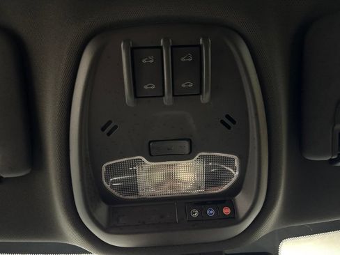 Used 2024 Chevrolet Trax RS w/ Sunroof Package FWD image 27