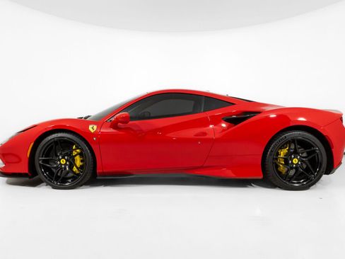 Used 2021 Ferrari F8 Tributo image 3