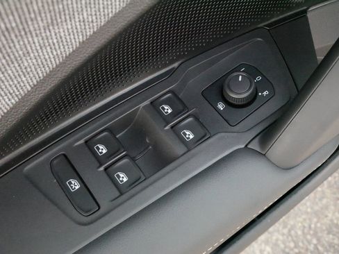 Certified 2025 Volkswagen Tiguan S AWD/4WD image 19