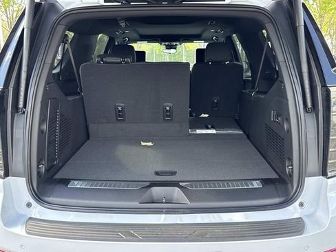 New 2026 Chevrolet Suburban Premier RWD image 9