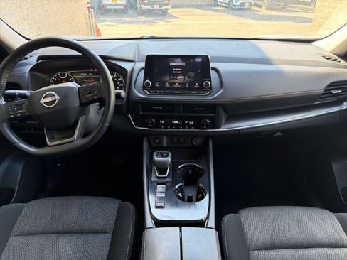 Used 2025 Nissan Rogue SV FWD image 29