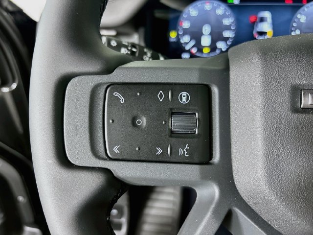 New 2026 Land Rover Defender 110 X-Dynamic SE AWD/4WD image 9