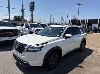 Used 2022 Nissan Pathfinder SV w/ SV Premium Package FWD video 1