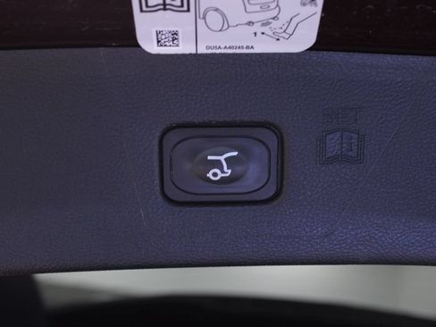 Used 2018 Ford Edge Titanium w/ Equipment Group 302A FWD image 36
