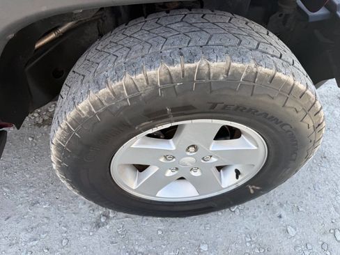 Used 2012 Jeep Wrangler Unlimited Sport image 12