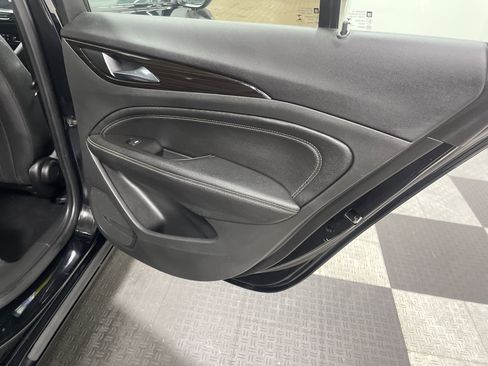 Used 2019 Buick Regal Preferred image 18