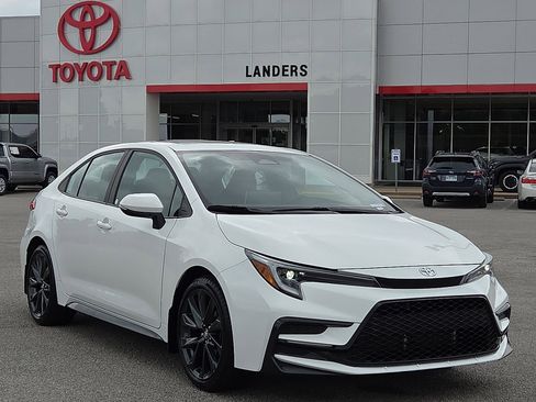 Used 2025 Toyota Corolla SE FWD image 1