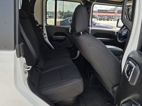 Used 2023 Jeep Gladiator Sport AWD/4WD image 17